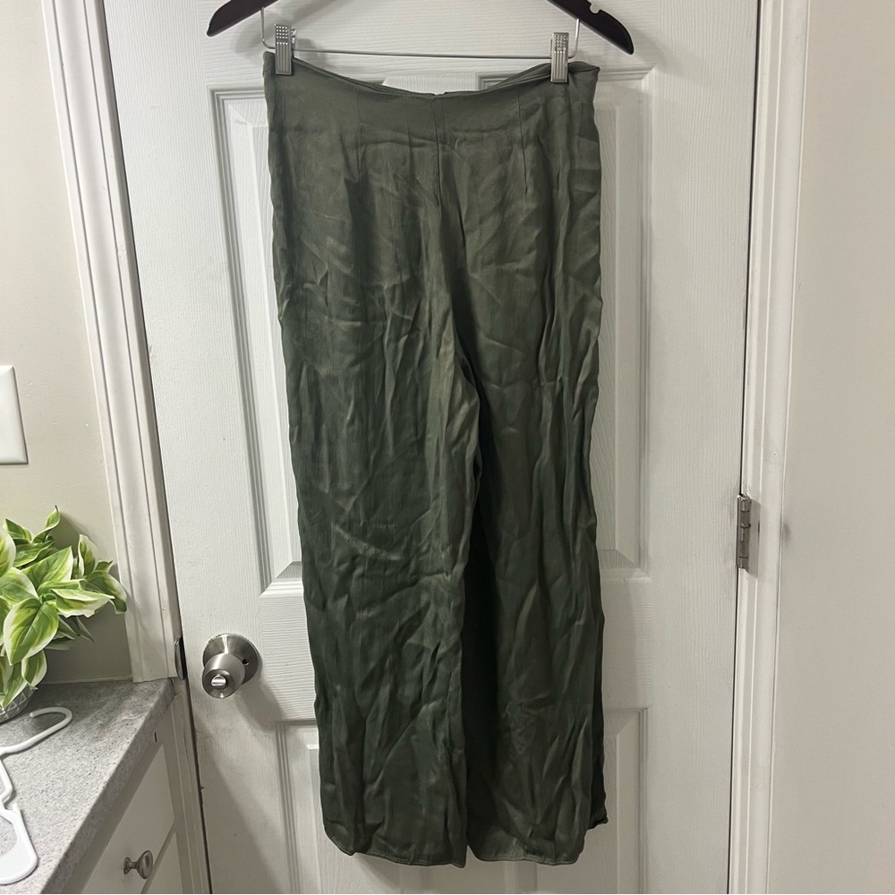 Zara women’s olive green wide leg cropped satin trouser pants - Picture 2 of 4